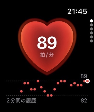 心拍数アプリの画面。現在の心拍数と、下部に「2分間の履歴」が表示されています。